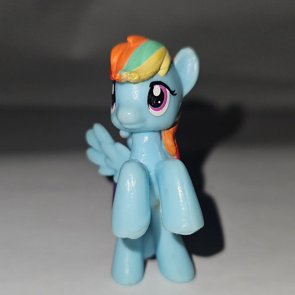 *FREE 2" Rainbow Dash Figure - Picture 3 of 6